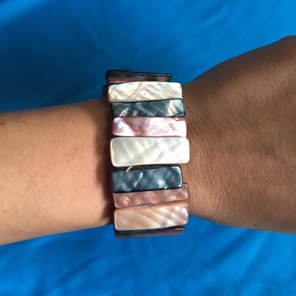 🌻 5/$25 Stretchy Shell Bracelet
